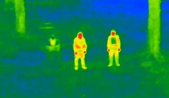 우크라이나군이 공개한 열화상 추적을 피할 수 있는 투명 망토.