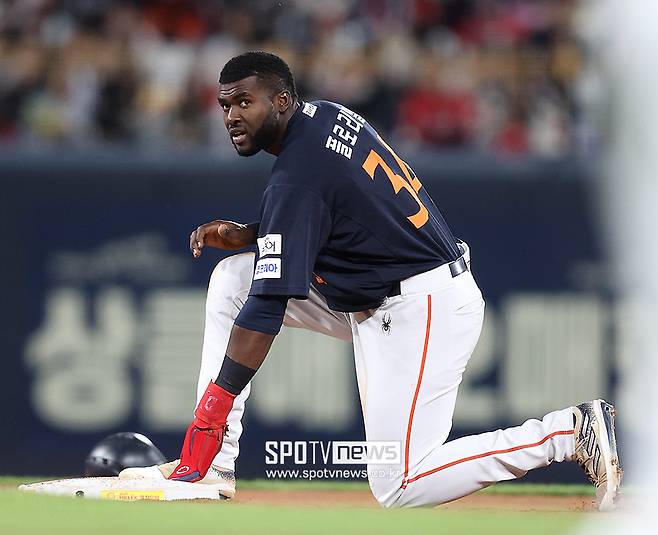 ▲ 플로리얼은 공수주를 모두 갖춘 재능을 보여주고는 있지만 그것이 맞아 떨어지지는 않고 있다 ⓒ곽혜미 기자