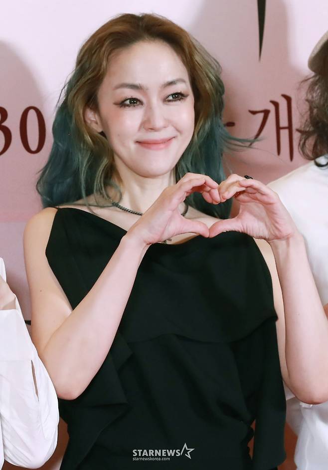 자우림 김윤아가 영화 '파과'(감독 민규동) VIP 시사회에 참석해 포즈를 취하고 있다. /2025.04.30 /사진=이동훈 photoguy@