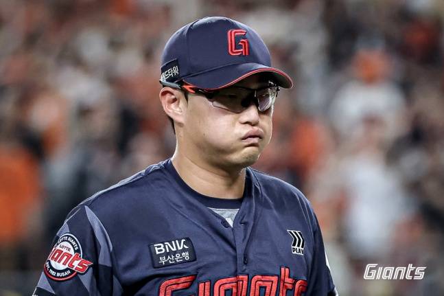 롯데 박세웅이 23일 대전 한화전에서 마운드를 내려오고 있다. /사진=롯데 자이언츠 제공