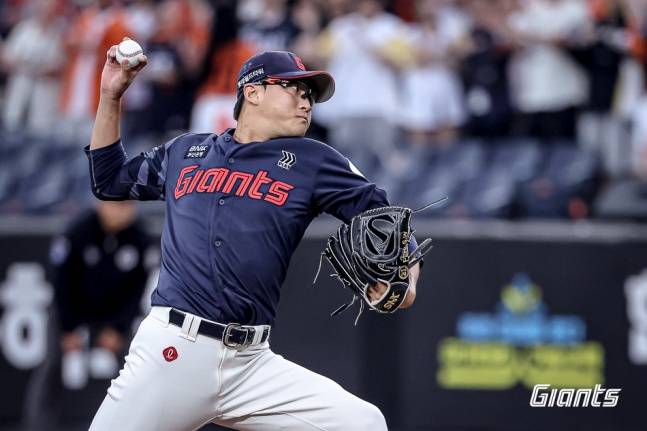 롯데 박세웅이 23일 대전 한화전에서 역투하고 있다. /사진=롯데 자이언츠 제공