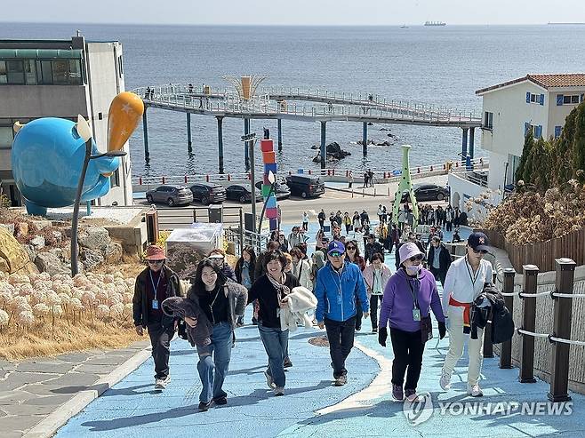 열차 타고 동해시 구경 왔어요 [연합뉴스 자료사진]