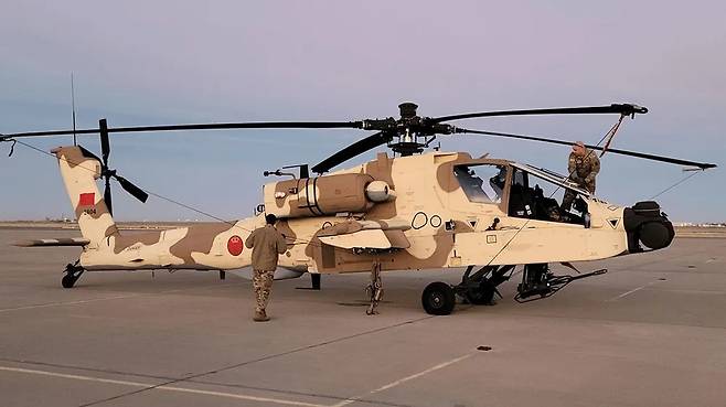 대한민국 KAI LAH 경공격헬기 vs 미국 AH-64 아파치: 공격헬기의 차이점 완벽 비 | 밀리터리 랩실