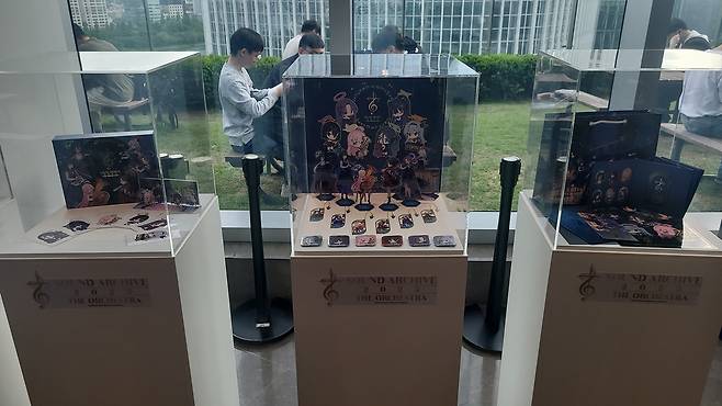 - 굿즈가 고민된다면 미리 보도록 하자