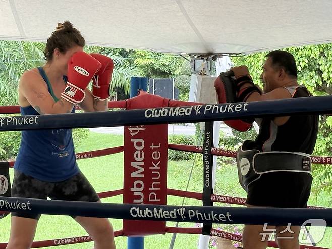 클럽메드푸껫의 타이복싱 클래스가 진행되는 모습. ⓒ 뉴스1 김형준 기자