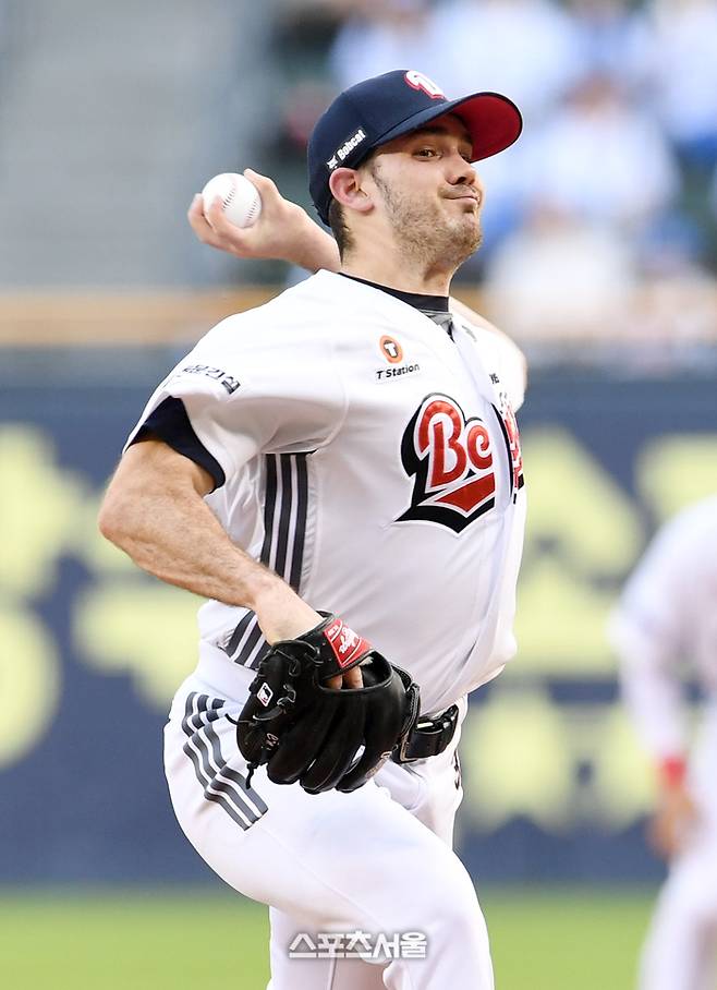 두산 잭로그가 투구에 임하고 있다. 잠실 | 박진업 기자 upandup@sportsseoul.com