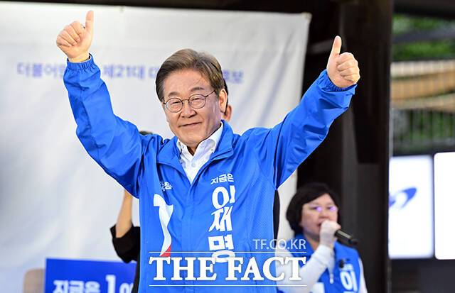 이재명 더불어민주당 대선후보가 24일 '정치적 고향' 경기도를 찾아 내란 사태 응징과 경제 회복을 동시에 호소하며 막판 민심 잡기에 나섰다. /임영무 기자