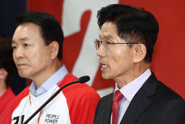 김문수 국민의힘 대통령 후보가 25일 오전 충남 계룡시 계룡 병영체험관에서 "국방을 새롭게, 선진 강군 육성" 국방 공약 발표를 하고 있다. 뉴스1