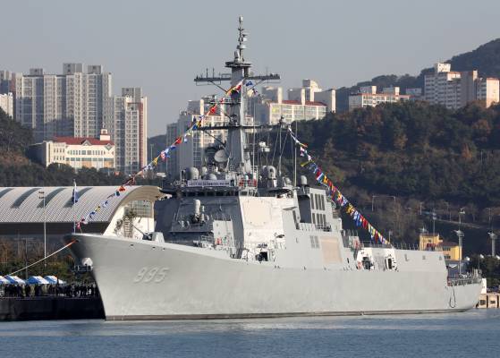 지난해 12월 2일 오전 부산 해군작전사령부 부산작전기지에서 취역한 해군의 이지스구축함 정조대왕함(DDG 995). 정조대왕함은 탄도미사일에 대한 탐지·추적·요격 능력을 보유한 '해상기반 기동형 3축 체계'의 핵심전력이다. 뉴스1