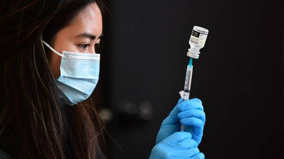 미국에서 코로나19 백신 접종이 이뤄지는 모습. AFP=연합뉴스