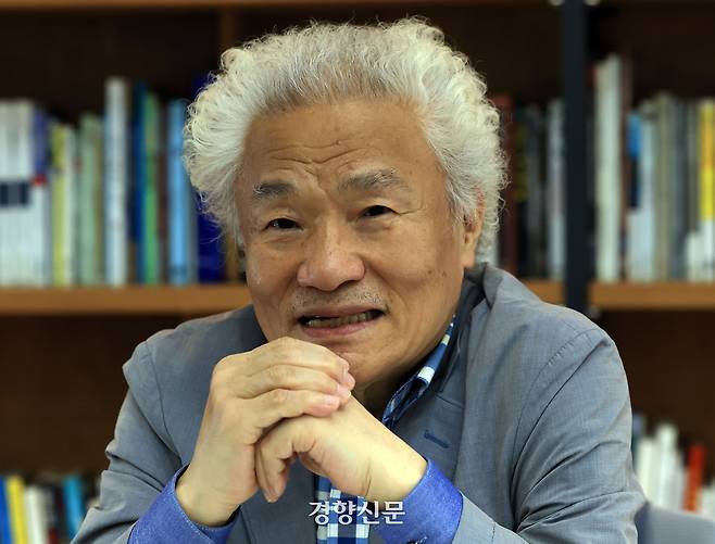 일제 강제동원 피해자 고 이춘식씨의 장남 이창환씨가 지난 5월 14일 서울 중구 경향신문사에서 재판 지연으로 인해 생긴 문제를 말하고 있다. 서성일 선임기자