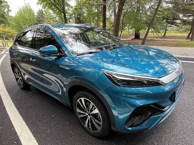 BYD가 최근 국내에 출시한 ‘아토3 플러스’를 몰고 서울과 강원 춘천을 오갔다. 아토3 플러스는 피트니스와 음악을 콘셉트로 한 독특한 디자인과 화려한 외장 색감이 눈길을 끈다. 권재현 선임기자