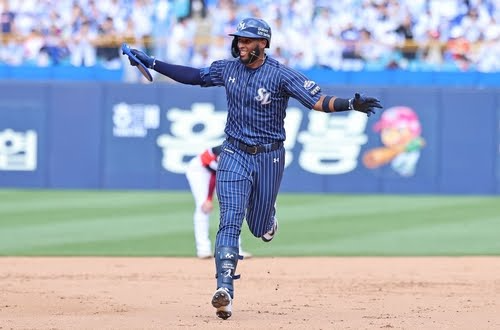 끝내기 홈런을 친 르윈 디아즈 [삼성 제공]