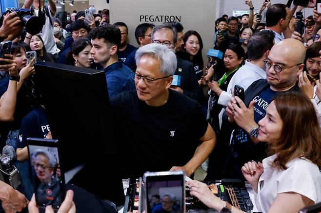 대만 콤퓨텍스에 참석한 젠슨 황 엔비디아 CEO. 2025. 5. 21 /로이터=뉴스1