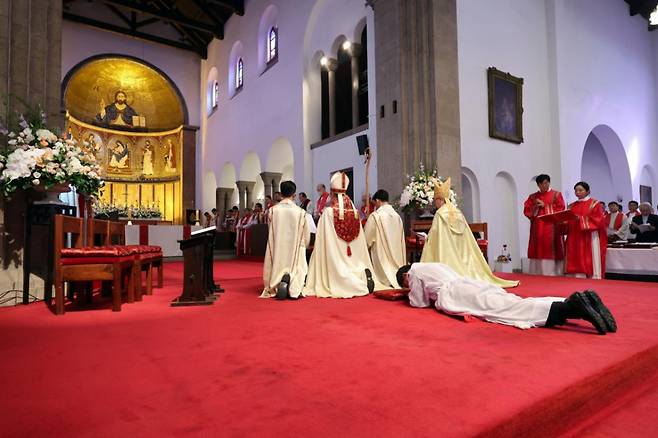 대한성공회 서울교구 제7대 교구장으로 선출된 김장환 엘리야 주교 성품식·승좌식이 지난해 9월 26일 서울 중구 성공회 서울교구 성당에서 열리고 있다. /사진=뉴시스