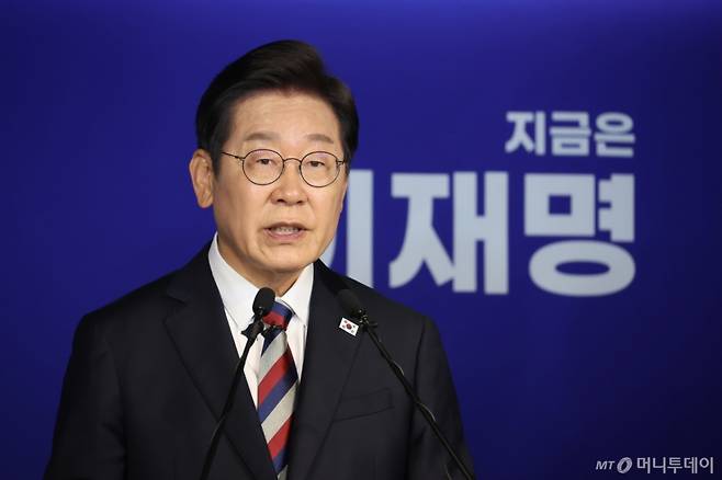 [서울=뉴시스] 고승민 기자 = 이재명 더불어민주당 대선 후보가 25일 서울 여의도 당사에서 기자간담회를 하고 있다. 2025.05.25. kkssmm99@newsis.com /사진=고승민