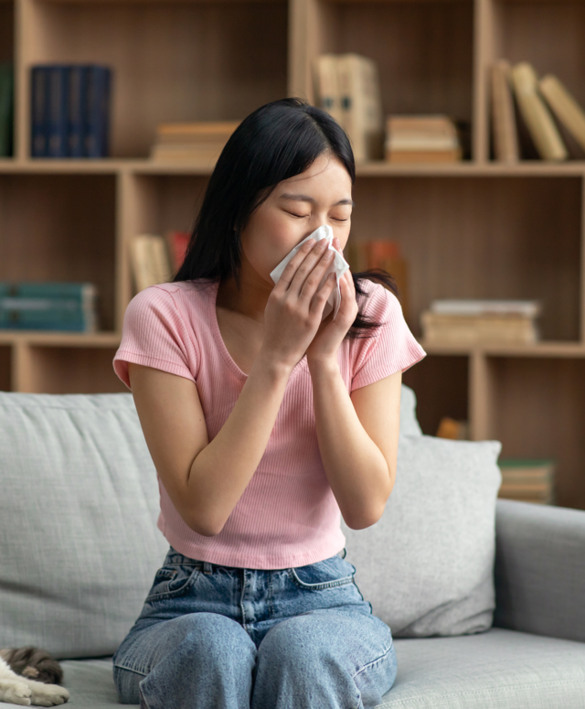 재채기를 하는 여성. 게티이미지뱅크