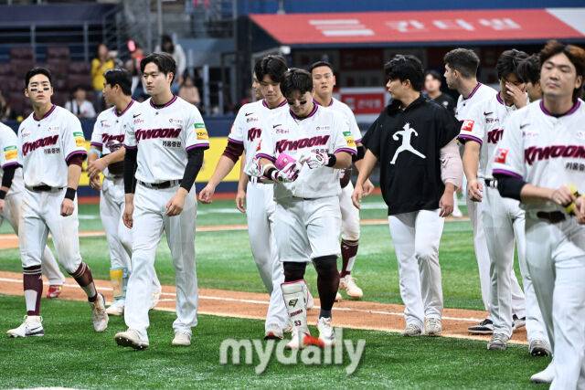 25일 서울 고척스카이돔에서 열린 '2025 신한 SOL BANK KBO리그' KT 위즈와 키움 히어로즈 경기. 키움이 2-0으로 KT에 패배하며 7연패를 기록했다./고척=한혁승 기자 hanfoto@mydaily.co.kr