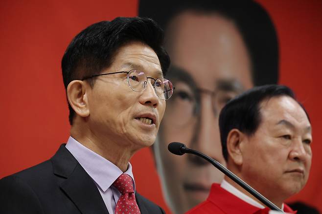 김문수 국민의힘 대선후보가 25일 충남 계룡시 계룡 병영체험관에서 국방공약을 발표하고 있다. [연합]