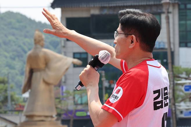 국민의힘 김문수 대선 후보가 25일 충남 공주시 공주공산성에서 유세를 하고 있다. 연합뉴스