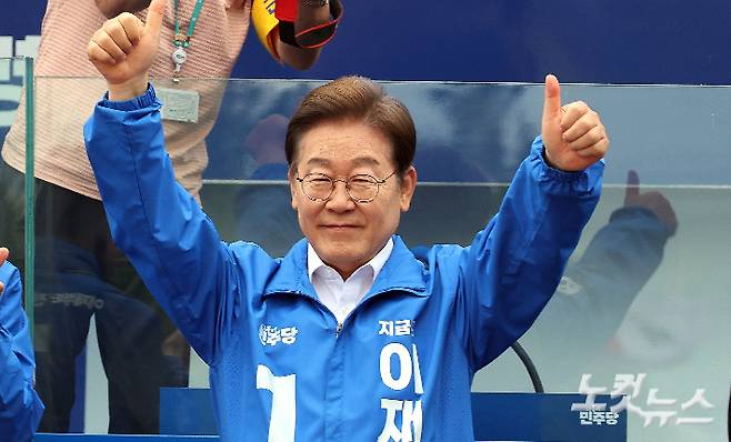 이재명 더불어민주당 대선 후보가 22일 오후 경남 양산시 양산워터파크공원에서 열린 집중유세에 참석해 지지를 호소하고 있다. 양산=류영주 기자