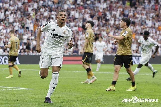레알 마드리드 공격수 킬리안 음바페(왼쪽). /AFPBBNews=뉴스1