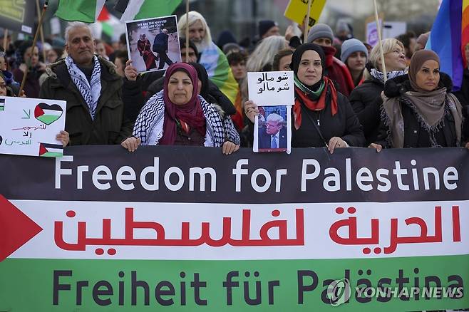 독일 총리실 앞 팔레스타인 지지 시위 [EPA 연합뉴스 자료사진. 재판매 및 DB 금지]