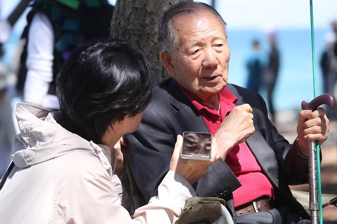 영화 '청명과 곡우 사이' 촬영장 온 김동호 전 부산국제영화제 집행위원장 [촬영 류호준]