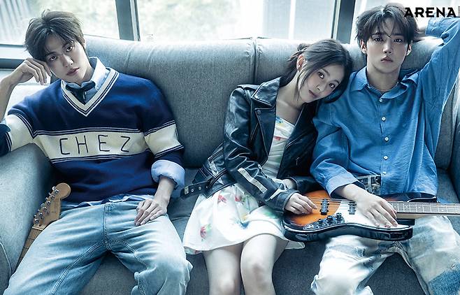 (승협) 셔츠·브이넥 니트 톱·데님 팬츠 모두 발렌티노, 레더 타이 스타일리스트 소장품. (지후) 라이더 재킷 골든구스, 페인팅 원피스 MSGM 제품.  (유준) 셔츠 무라 아에르, 팬츠 마르쉐 스튜디오, 네크리스는 스타일리스트 소장품.