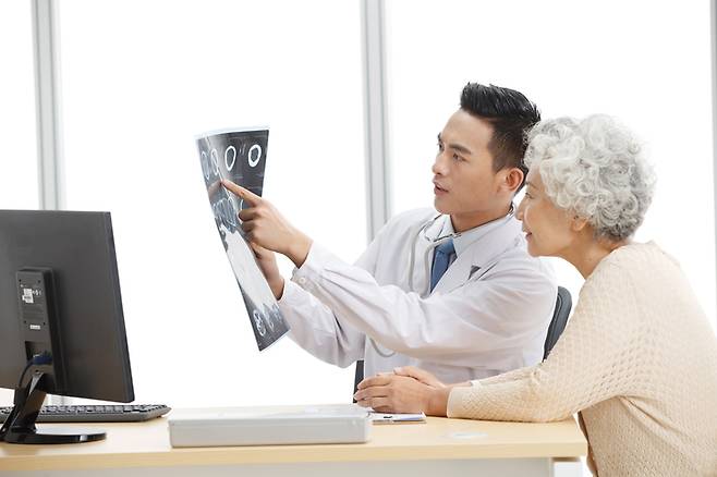 자가면역질환을 앓는 환자는 다른 병을 진단받을 확률도 수십배 높아지는 것으로 나타났다. [사진=게티이미지뱅크]