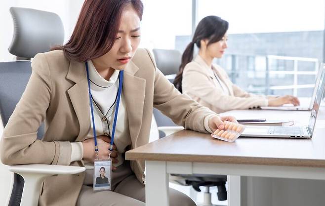 분명히 생리통이라고 생각했지만 생리가 나타나지 않는다면 여러 질환을 의심해봐야 한다. 난소암, 폐경기 경련, 배란, 자궁외 임신, 임신 경련, 과민성 장질환 등 원인은 다양할 수 있다. 이런 질환의 증상을 알아두면 대처하는 데 도움이 된다. [사진=클립아트코리아]