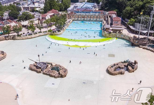 캐리비안 베이 야외 파도풀. (삼성물산 제공. 재판매 및 DB 금지) /뉴스1