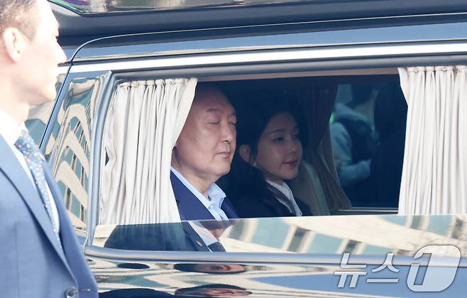 윤석열 전 대통령과 김건희 여사. (공동취재) 2025.4.11/뉴스1 ⓒ News1 김성진 기자