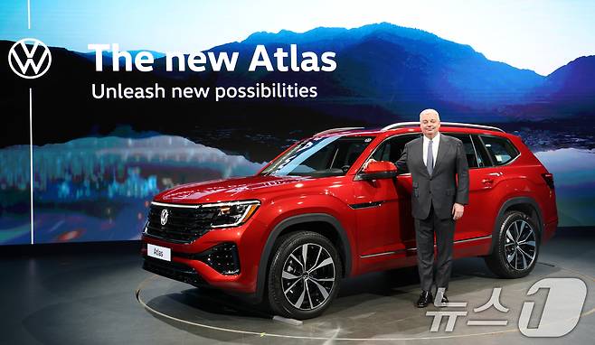 틸 셰어 폭스바겐코리아 대표이사가 26일 인천 중구스튜디오파라다이스에서 열린 폭스바겐 준대형 스포츠유틸리티차(SUV) '아틀라스' 미디어 포토세션 행사에서 포즈를 취하고 있다. 2025.5.26/뉴스1 ⓒ News1 권현진 기자