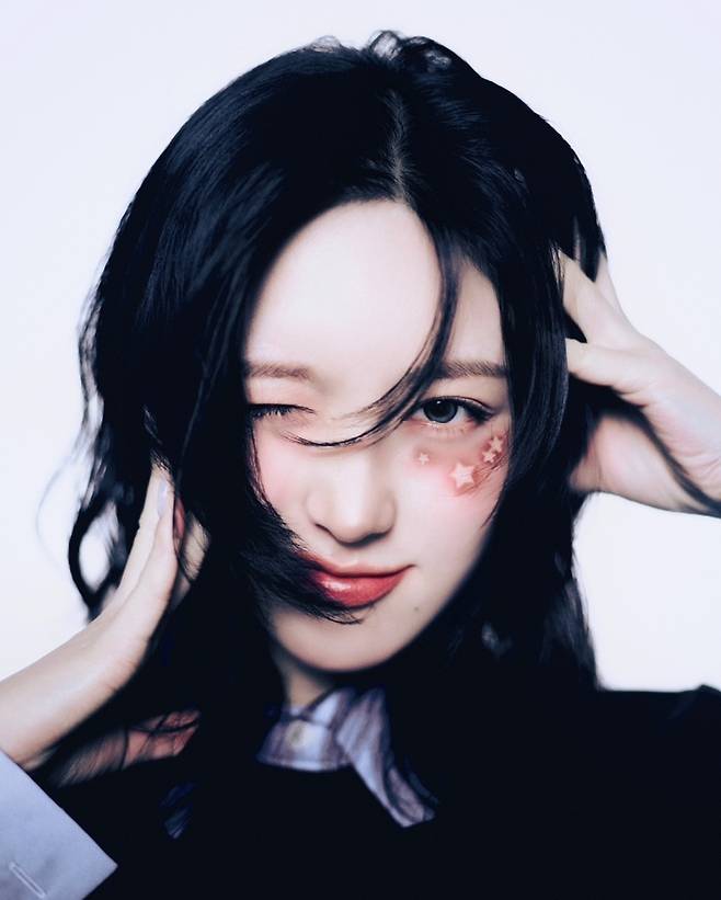 아이브 가을이 27일 잠실구장에서 열리는 한화-LG전 시구자로 나선다. 사진 | LG 트윈스