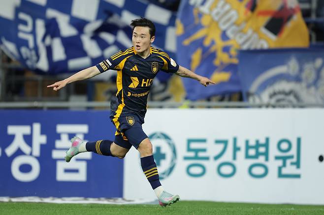 울산문수축구경기장/ K리그1/ 울산HDFC vs 김천상무프로축구단/ 울산 엄원상 득점/ 골 세레머니/ 사진 김정수