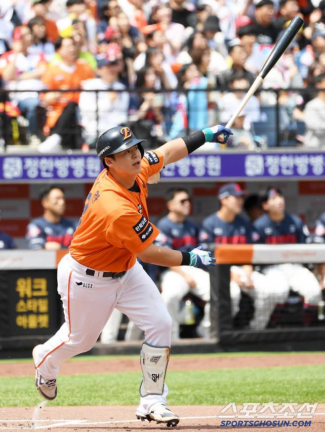 25일 대전 한화생명볼파크에서 열린 한화 이글스와 롯데 자이언츠의 경기. 1회말 무사 1,2루 한화 노시환이 스리런포를 날리고 있다. 대전=박재만 기자 pjm@sportschosun.com/2025.05.25/