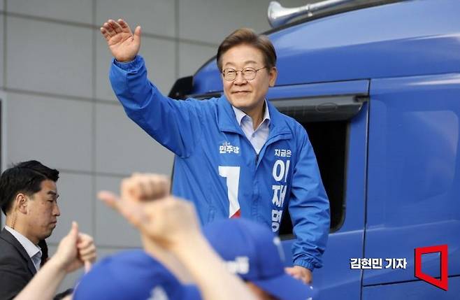 이재명 더불어민주당 대선후보가 지난 21일 인천 계양역 광장에서 열린 유세에서 지지를 호소하고 있다. 2025.5.21 김현민 기자