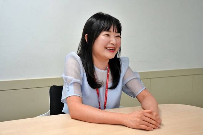 최아름(42) 롯데마트 식품PB개발2팀 MD가 요리하다 '곤드레나물솥밥'의 개발 과정에 대해 이야기하고 있다. 롯데마트 제공.