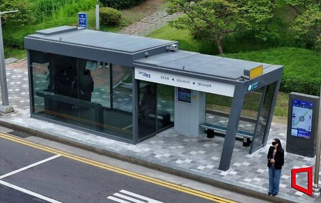 인천테크노파크역 버스정류장 스마트 쉘터. 인천경제자유구역청