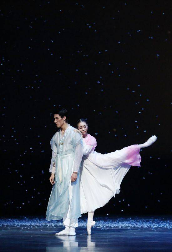 강미선과 이동탁의 '이별 파드되' 공연 장면   [사진 제공= 유니버설발레단, (c)Lyeowon Kim]