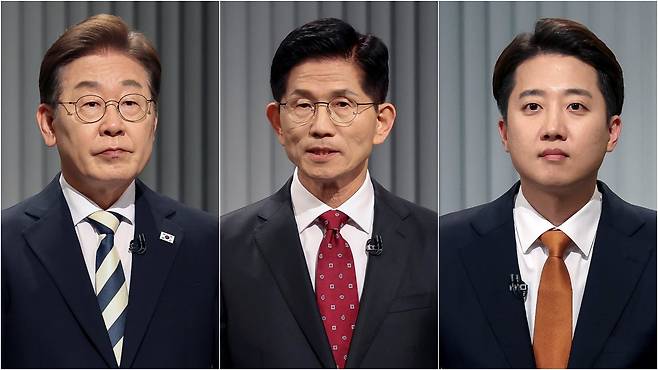 23일 서울 영등포구 KBS본관 스튜디오에서 중앙선거방송토론위원회 주관 제21대 대통령선거 2차 후보자 토론회에 참석한 후보자들. 이재명 민주당 후보, 김문수 국민의힘 후보, 이준석 개혁신당 후보(왼쪽부터).