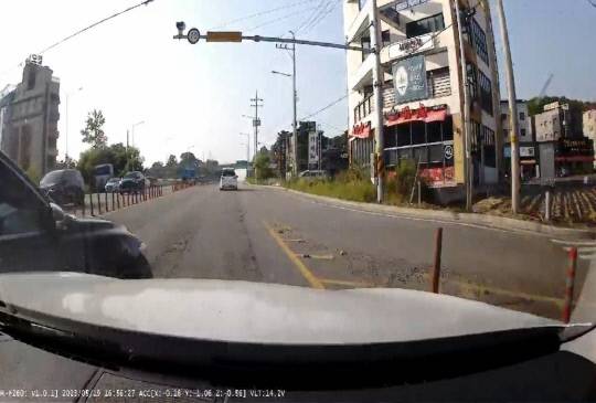 충남 당진시에서 2023년 5월 19일 좌회전 후 우측으로 진로를 변경하는 차량을 들이받은 A 씨. 충남경찰청 제공