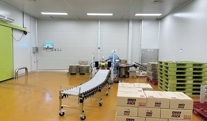 명랑시대 직원들이 품질관리에 최선을 다하고 있다. 명랑시대 제공