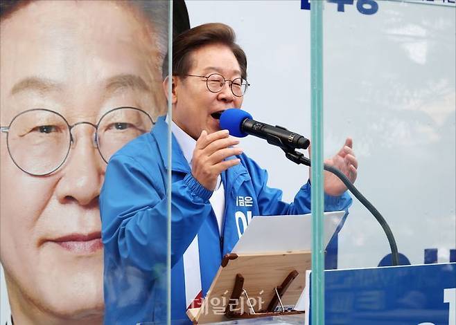 이재명 더불어민주당 대선 후보가 지난 21일 인천 서구 롯데마트 청라점 앞에서 선거유세를 하고 있다. ⓒ데일리안 홍금표 기자