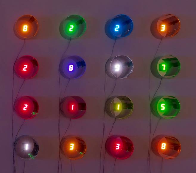 미야지마 다쓰오의 ‘Folding Cosmos’ 전시 작품. 갤러리바톤 제공