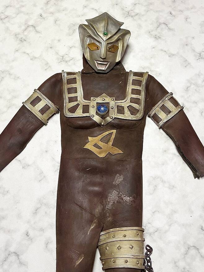 IMG_7259.jpeg 70년대 ‘울트라맨‘의 실물 슈트를 입수한 한국 수집가 ㄷㄷㄷㄷㄷ