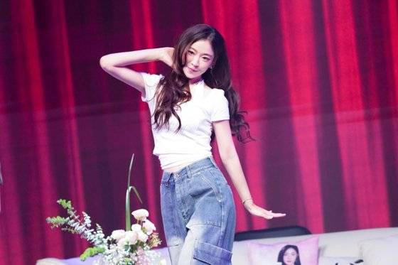 잡초들사이 활짝 핀 플라워.. 배우 송지우, 대만 첫 팬미팅 잊지 못할 순간"