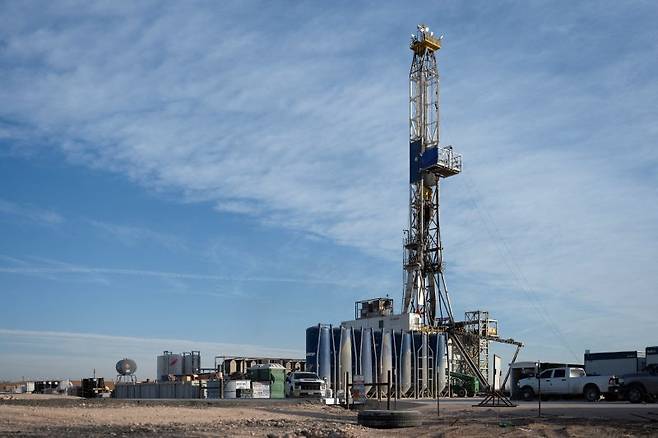 지난 2월18일(현지시간) 미국 텍사스주 오데사의 퍼미언 분지의 석유 시추 장비.로이터연합뉴스