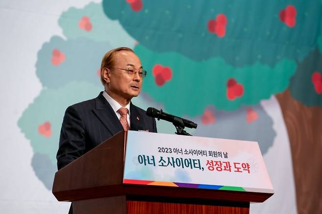 '아너 소사이어티 오플러스' 1호 회원 박한길 애터미 회장 *재판매 및 DB 금지 /사진=뉴시스